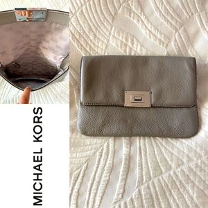 Michael Kors. Clutch shoulder Bag. Gray